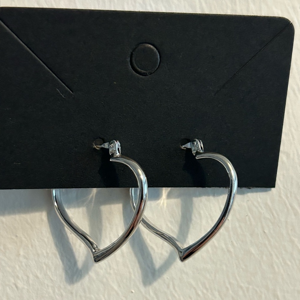 ❤️4/$20 Silver Heart Hoop Earrings